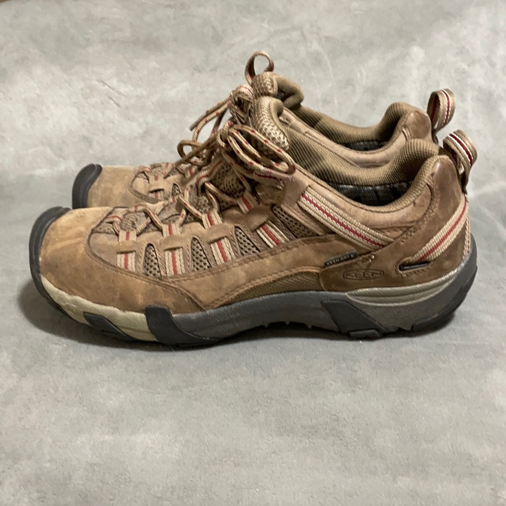 Men’s Keen Size 11.5 waterproof hiking shoes